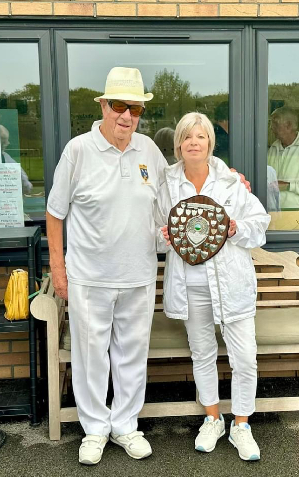 Veteran Shield 2024. Winner Marj McCombie (r), runner-up Alan Saunders (l)